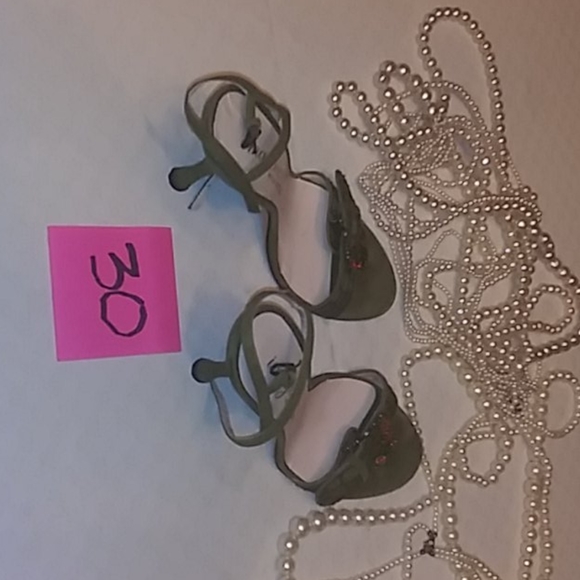 Heels - Picture 2 of 4